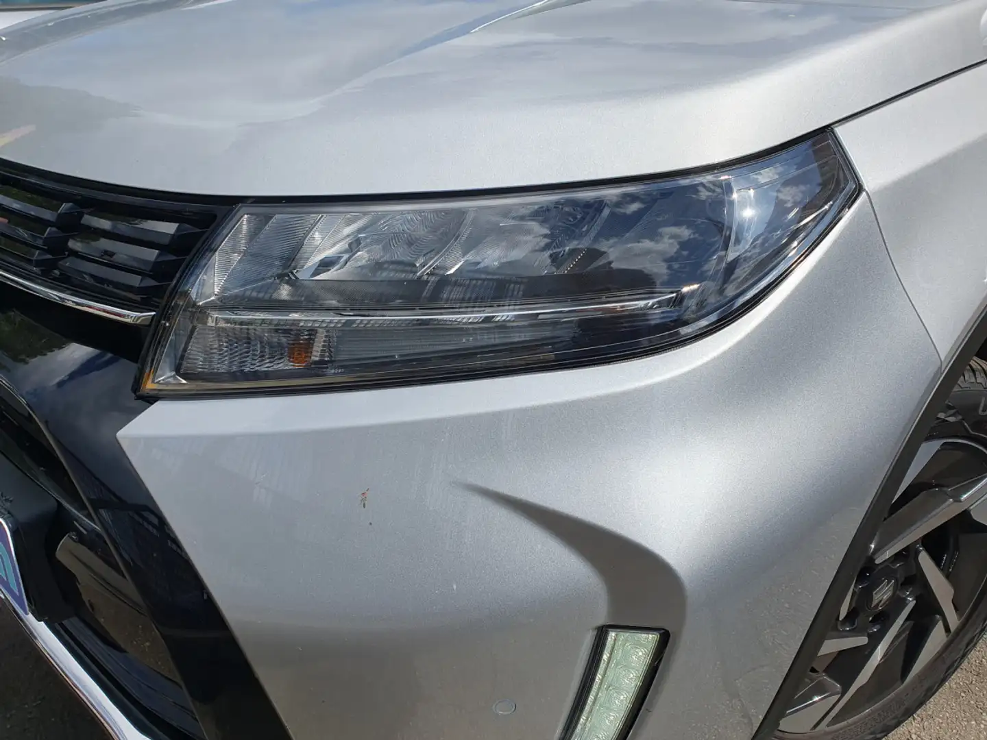 Suzuki Vitara 1.5 GLX ESSENCE/HYBRID Gris - 2