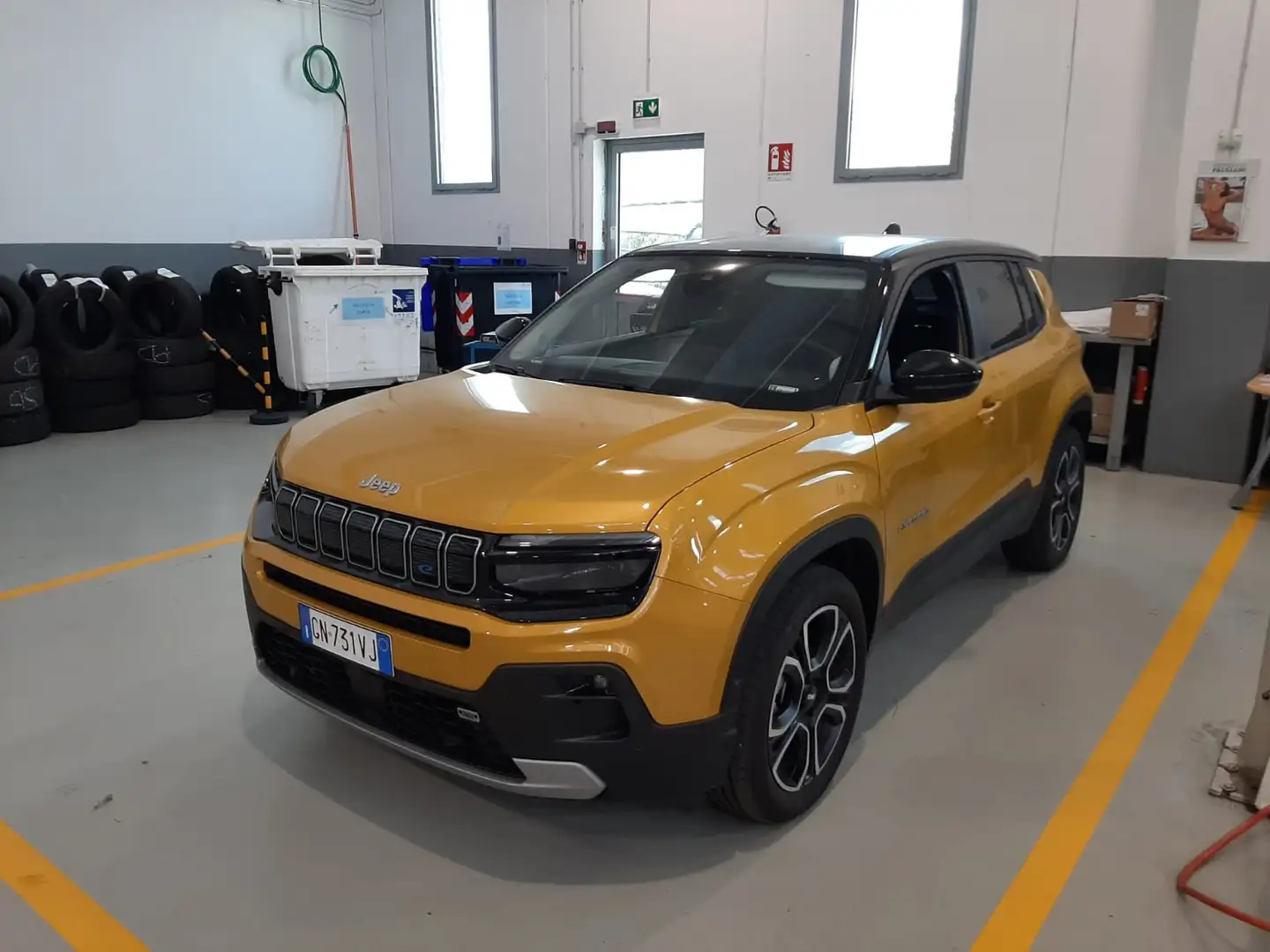 Jeep Avenger Avenger full-electric Summit fwd 156cv auto Giallo - 1