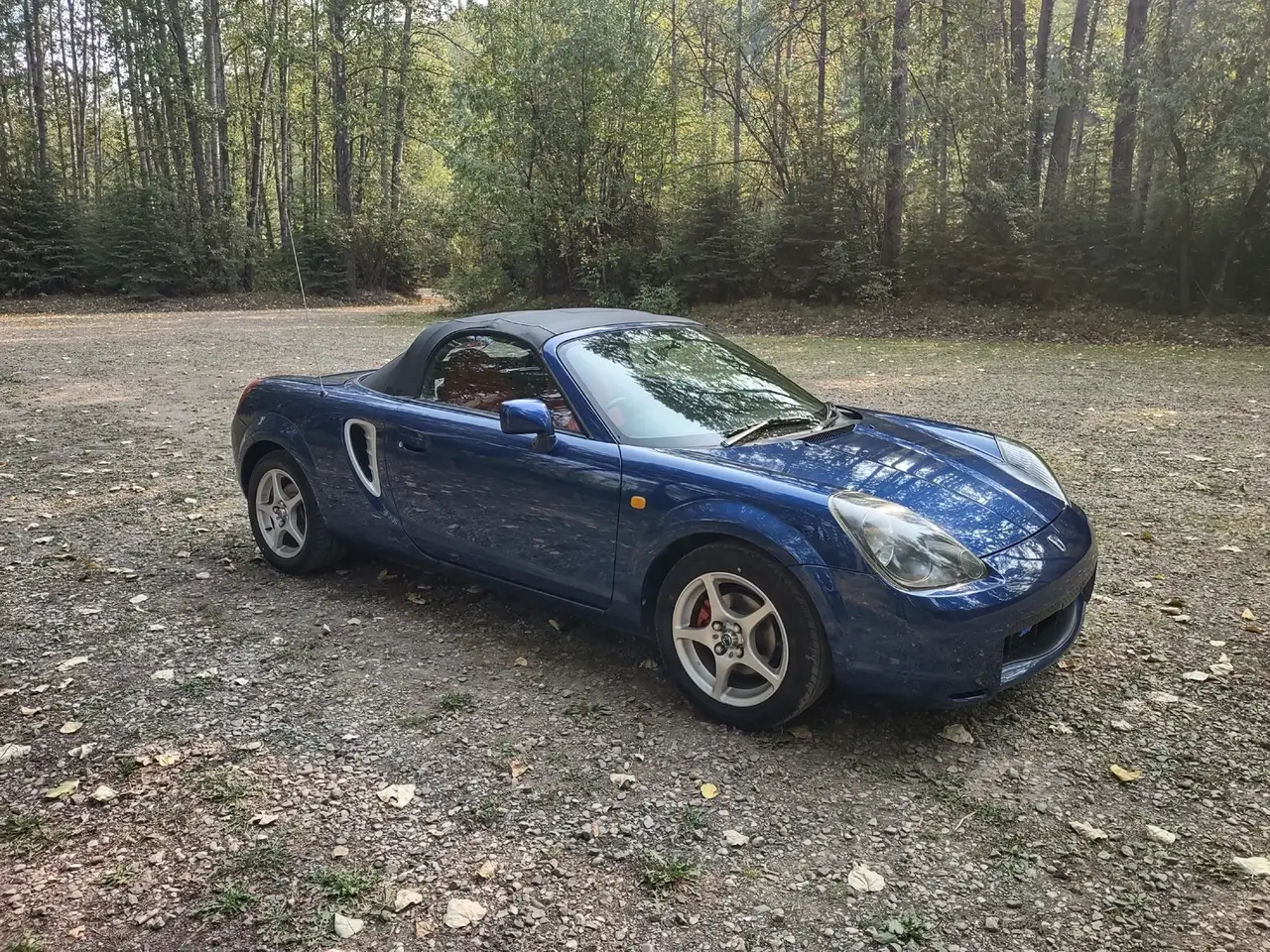 2000 Toyota MR 2