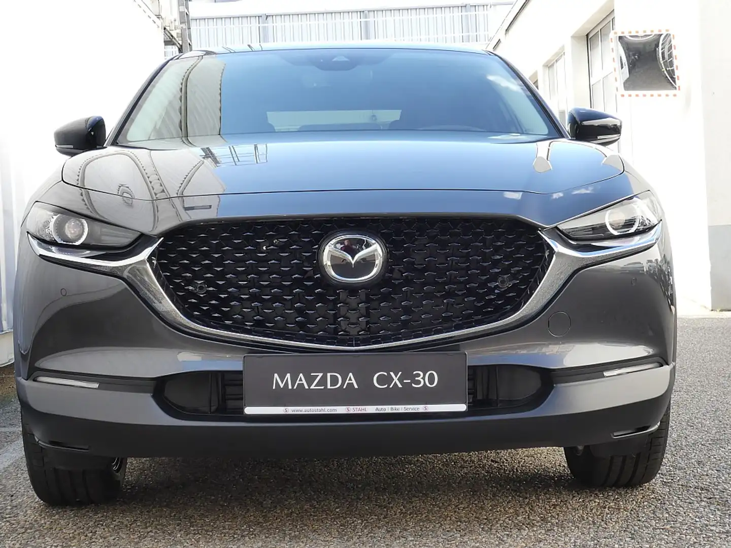 Mazda CX-30 e-Skyactive G140 Homura Aut. Šedá - 2