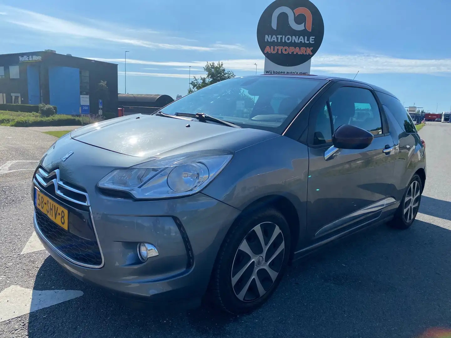 Citroen DS3 2011 * 1.6 e-HDi So Chic * LMV * LED * AIRCO * CRU Grijs - 1