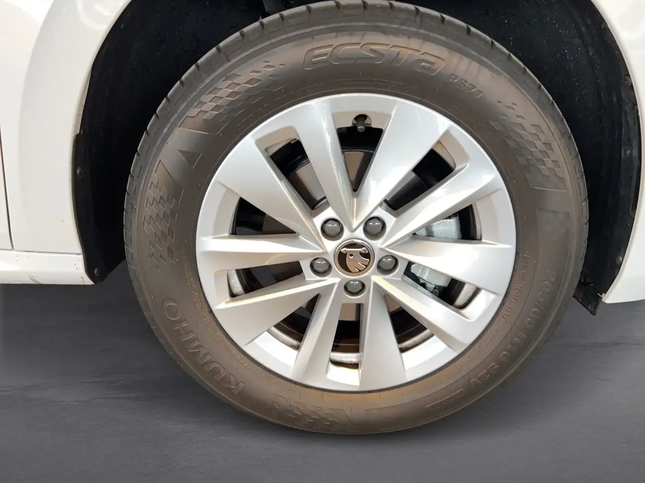 Skoda Kamiq Essence TSI 6