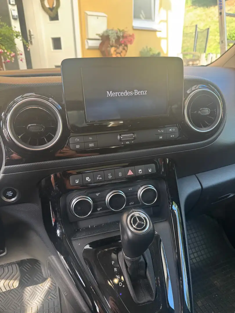Mercedes-Benz T-Klasse T-Klasse Standard 180d Style Aut. Style Schwarz - 2