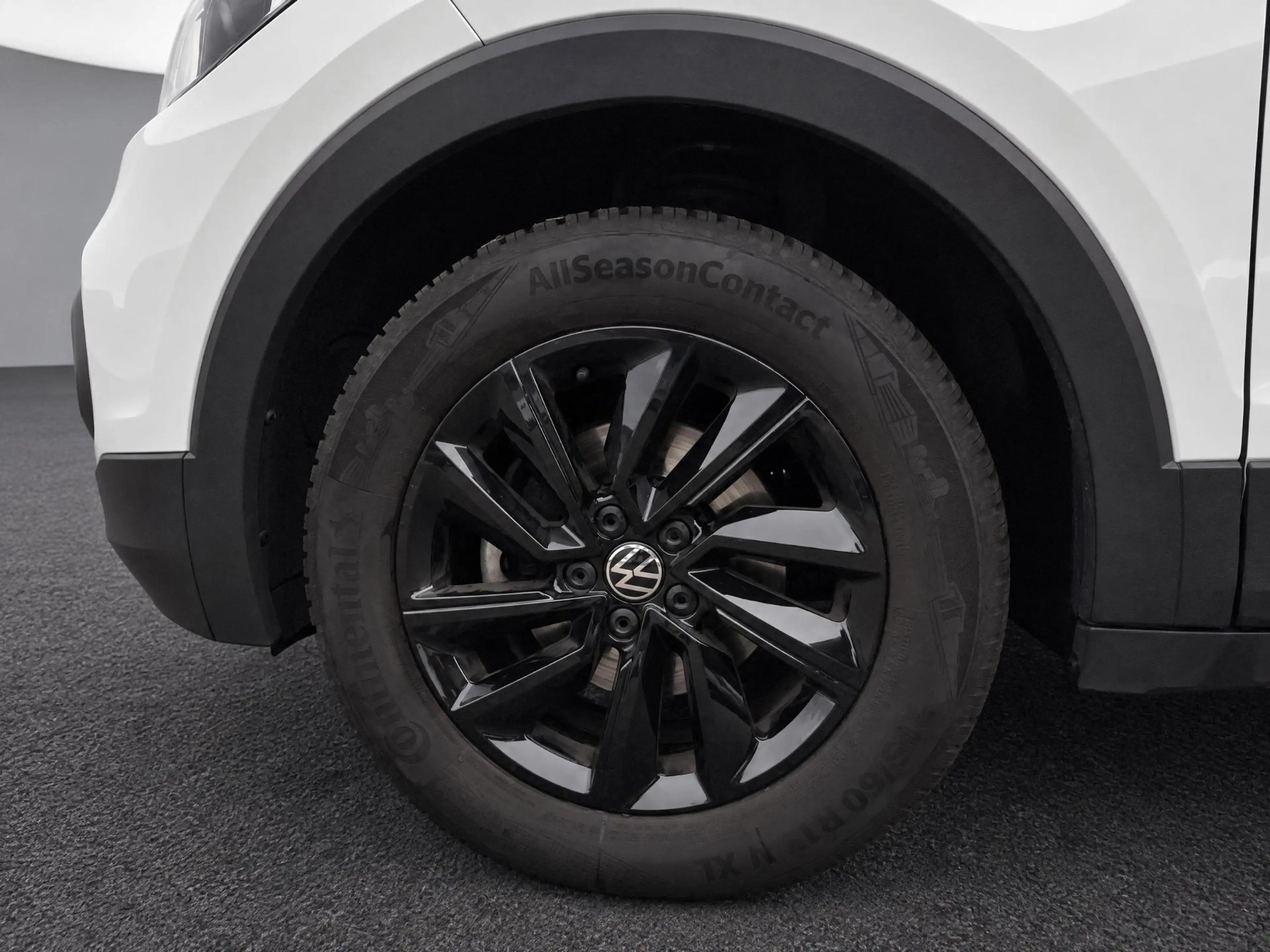 Volkswagen T-Cross 1.0 TSI 95pk Life · Apple/Android Car Play · Trekh — photo 9