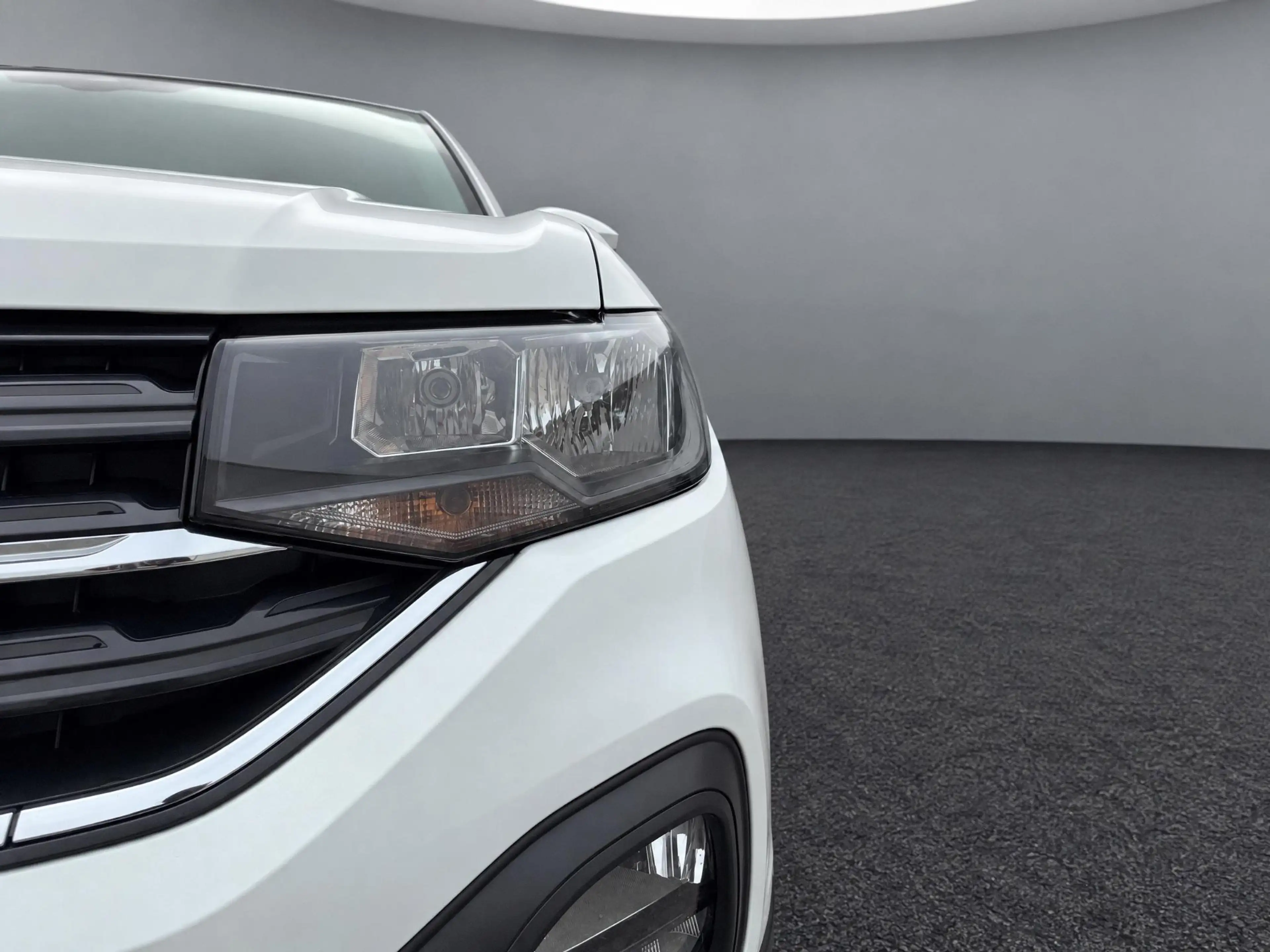 Volkswagen T-Cross 1.0 TSI 95pk Life · Apple/Android Car Play · Trekh — photo 3