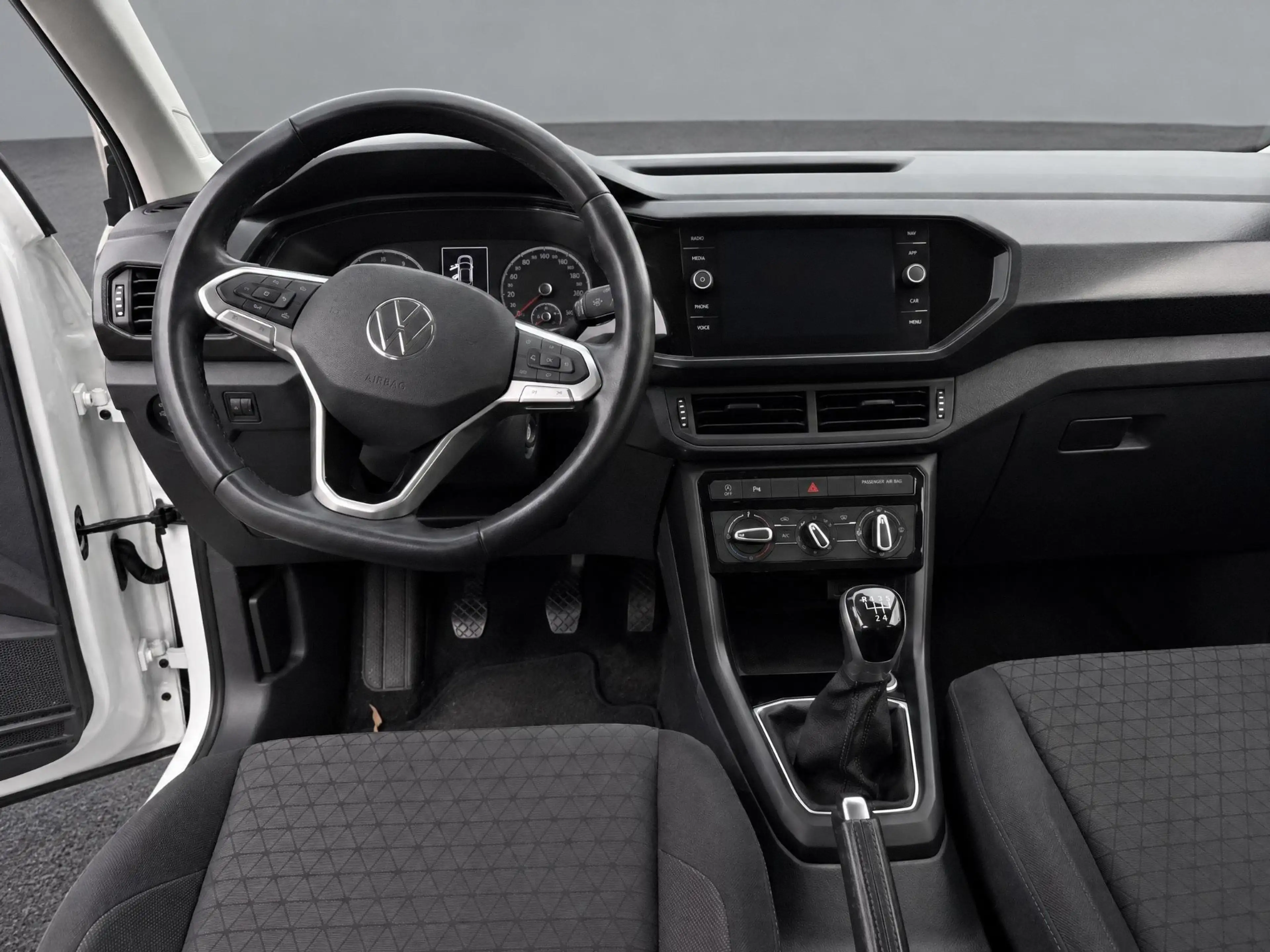 Volkswagen T-Cross 1.0 TSI 95pk Life · Apple/Android Car Play · Trekh — photo 13
