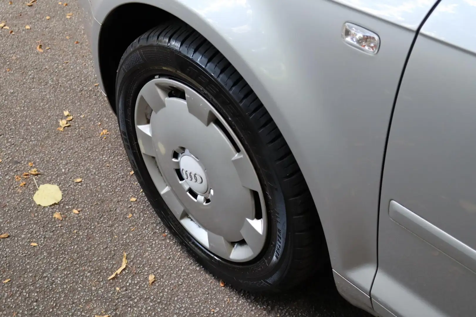 Audi A3 Sportback 1.6 FSI Attraction Clima Stoelverwarming Grau - 2