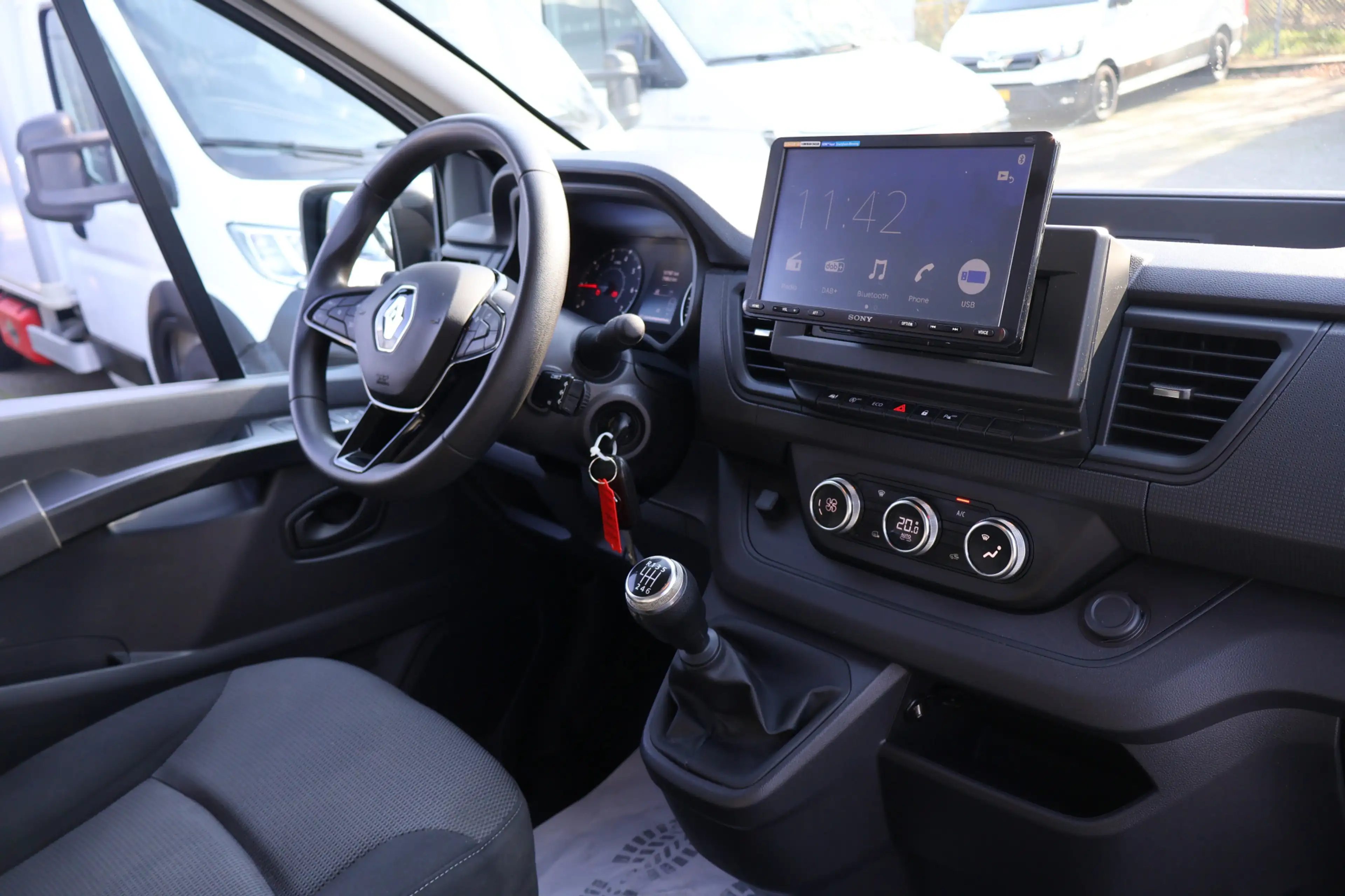 Renault Trafic 2.0 dCi 110pk L1 H1 Inrichting — photo 31