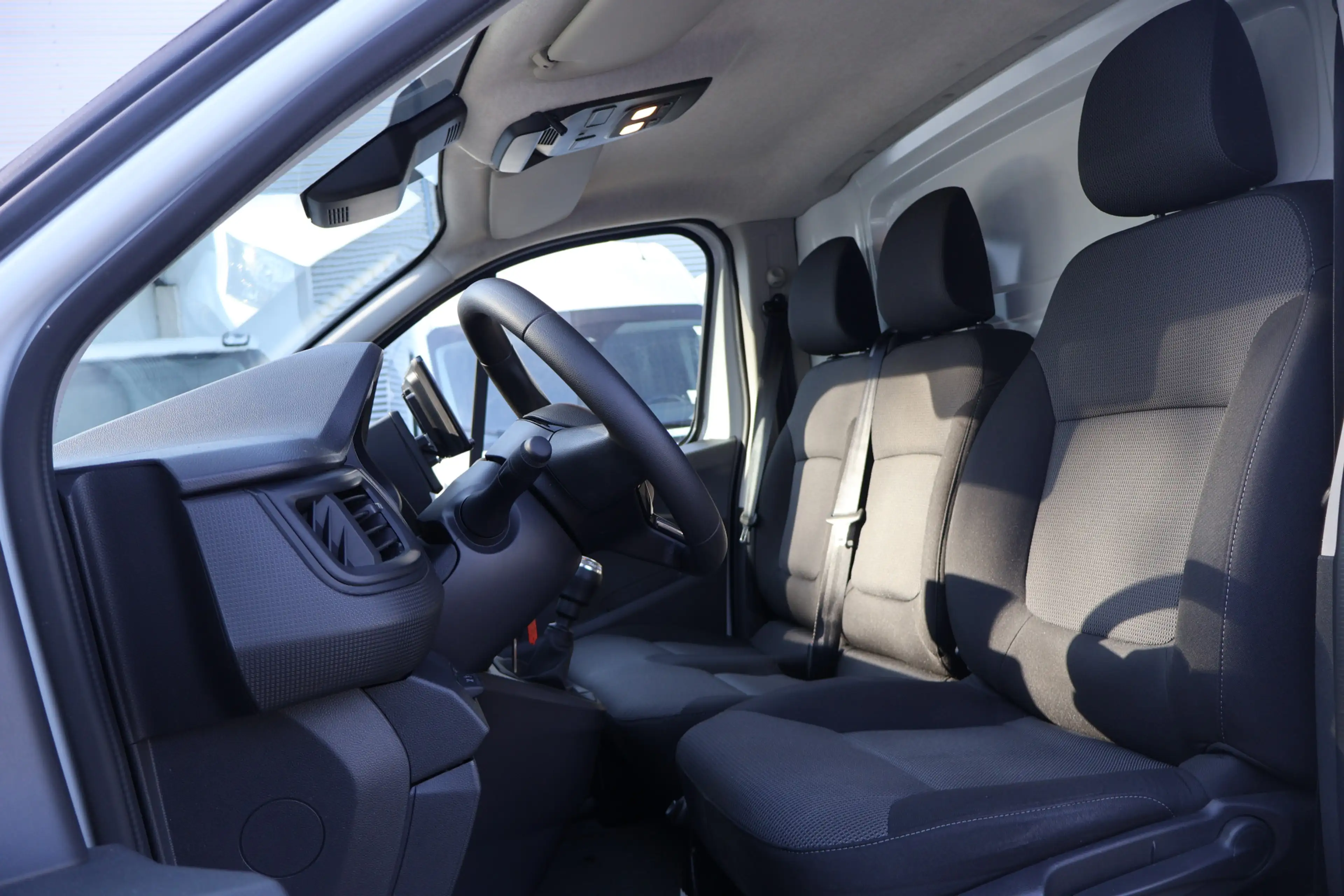 Renault Trafic 2.0 dCi 110pk L1 H1 Inrichting — photo 30
