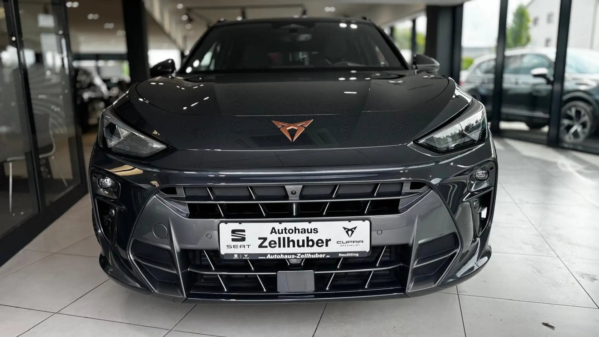 CUPRA Terramar 1.5 eTSI DSG *el.Heck*Navi*Head Up* Gris - 2