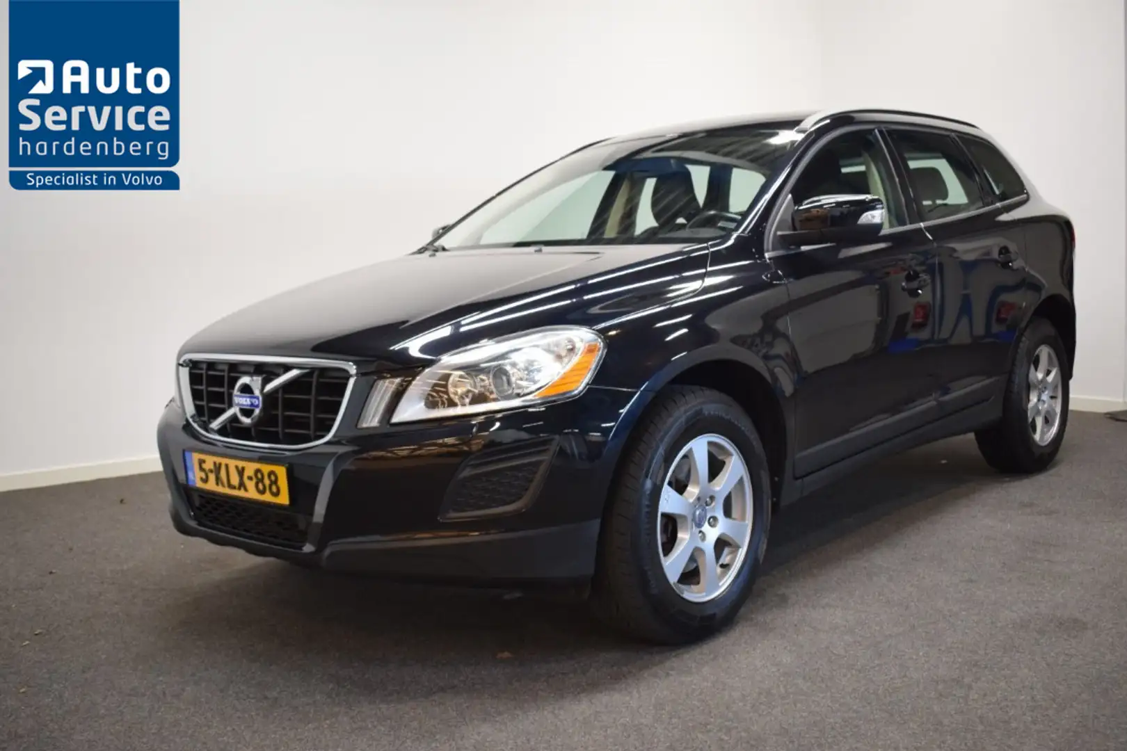 Volvo XC60 2.0 T5 241pk AUT6 Momentum Trekhaak 1800kg/ Leer/ Noir - 1