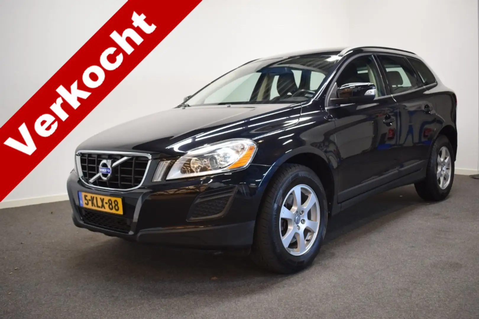 Volvo XC60 2.0 T5 241pk AUT6 Momentum Trekhaak 1800kg/ Leer/ Schwarz - 1