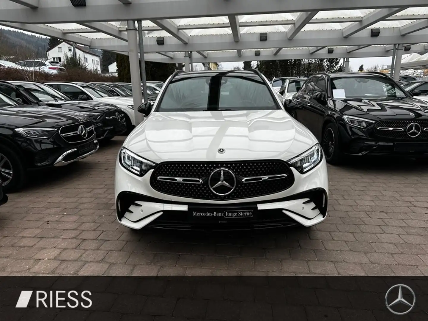 Mercedes-Benz GLC 220 d 4M AMG Sport Night Distr Pano AHK 360 20" Weiß - 2