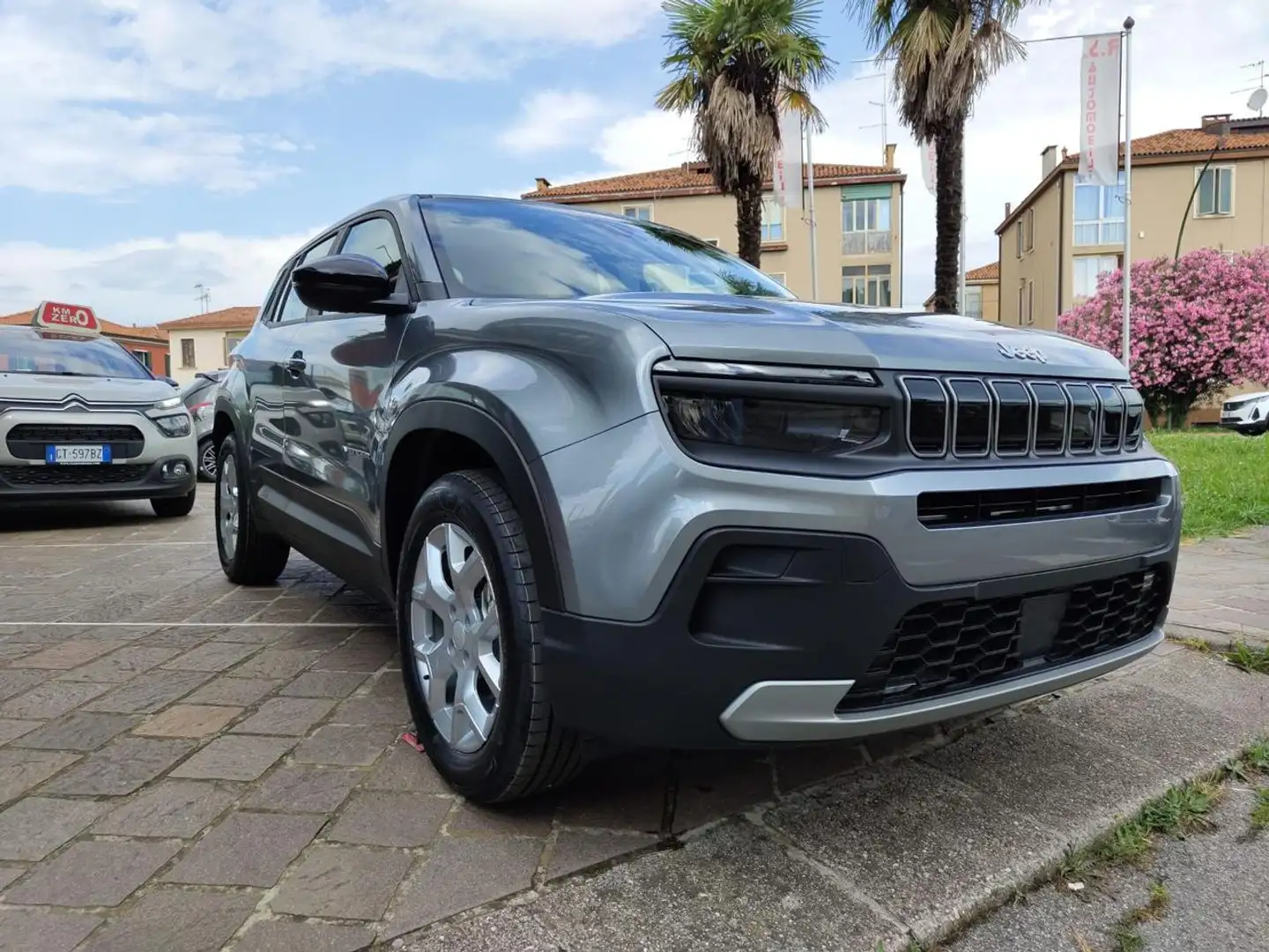 Jeep Avenger 1.2 Turbo 100CV Altitude Gris - 2