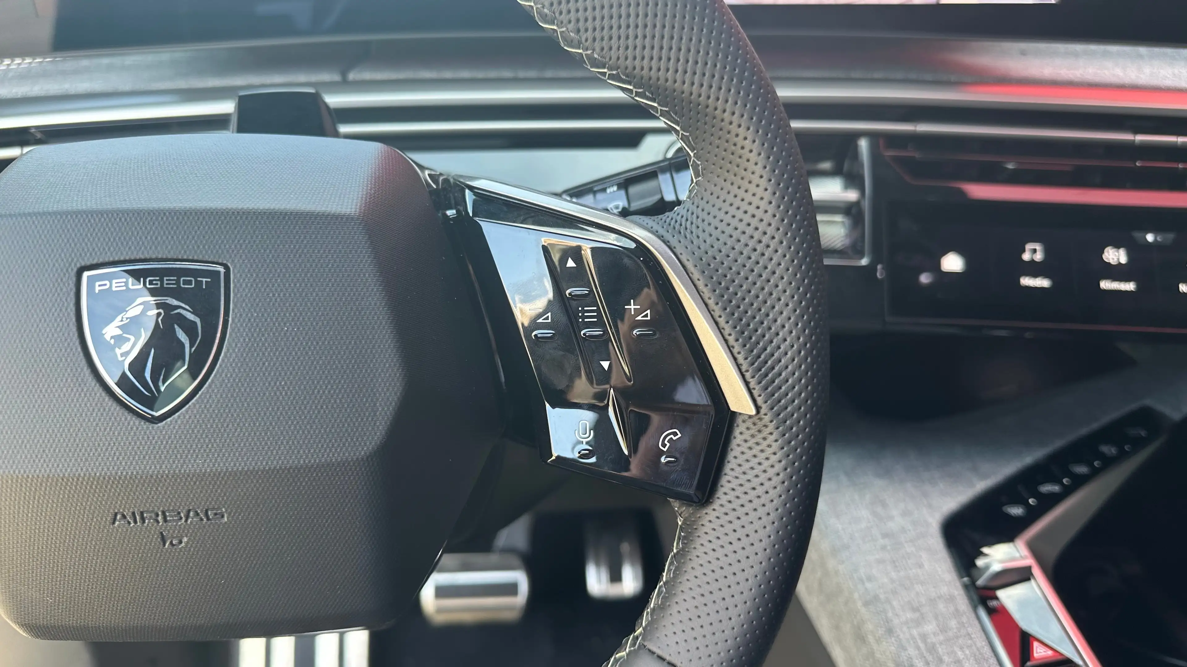 Peugeot 3008 e-3008 GT Long Range 230 97 kWh | Trekhaak | Apple — photo 25