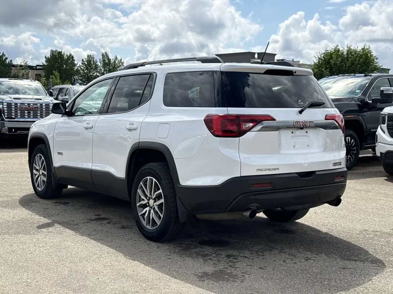 GMC Acadia photo GMC Acadia
