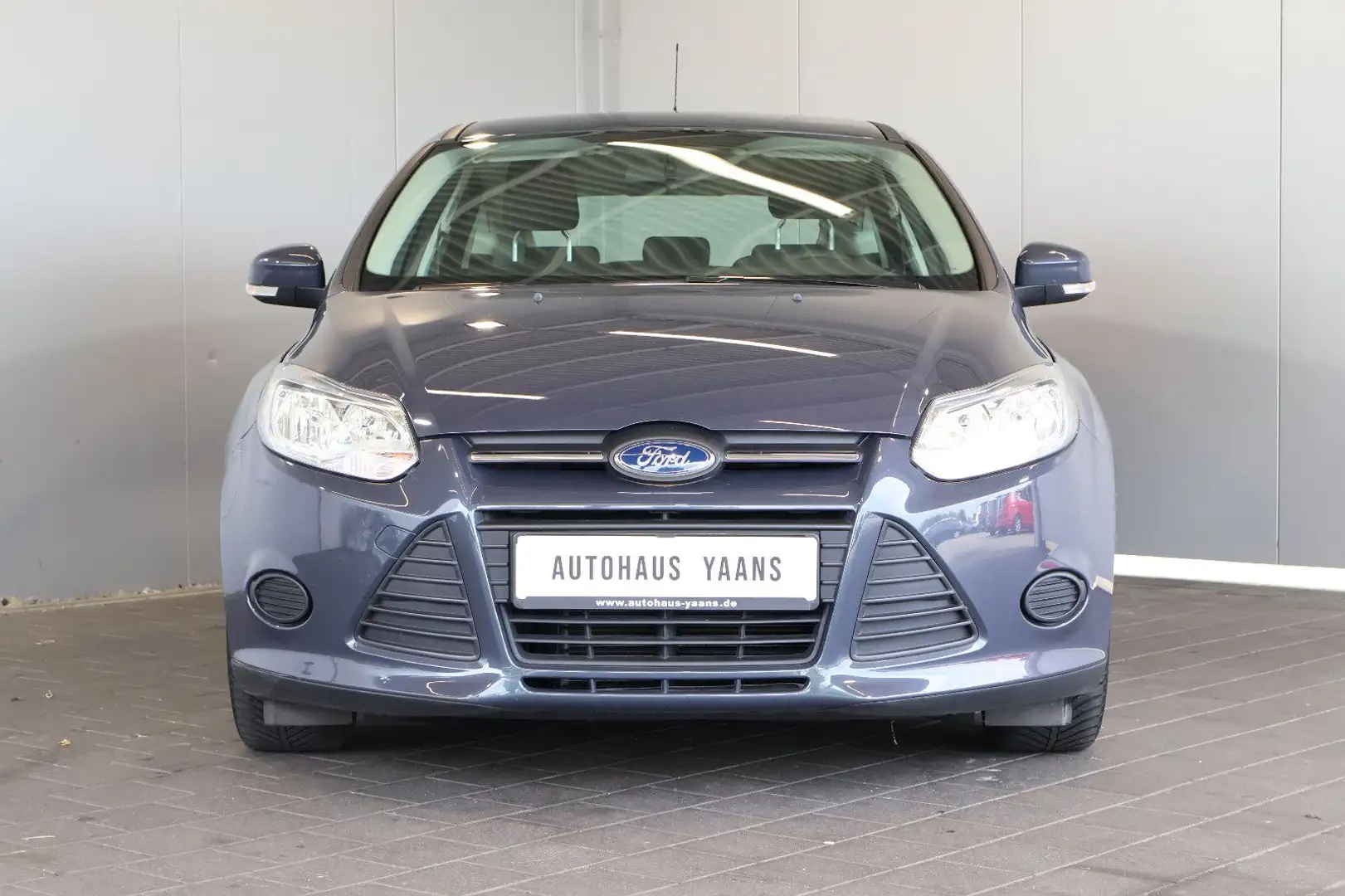 Ford Focus 1.0 Lim. KLIMA+ISO+SERVO+GANZJAHRES Gris - 2