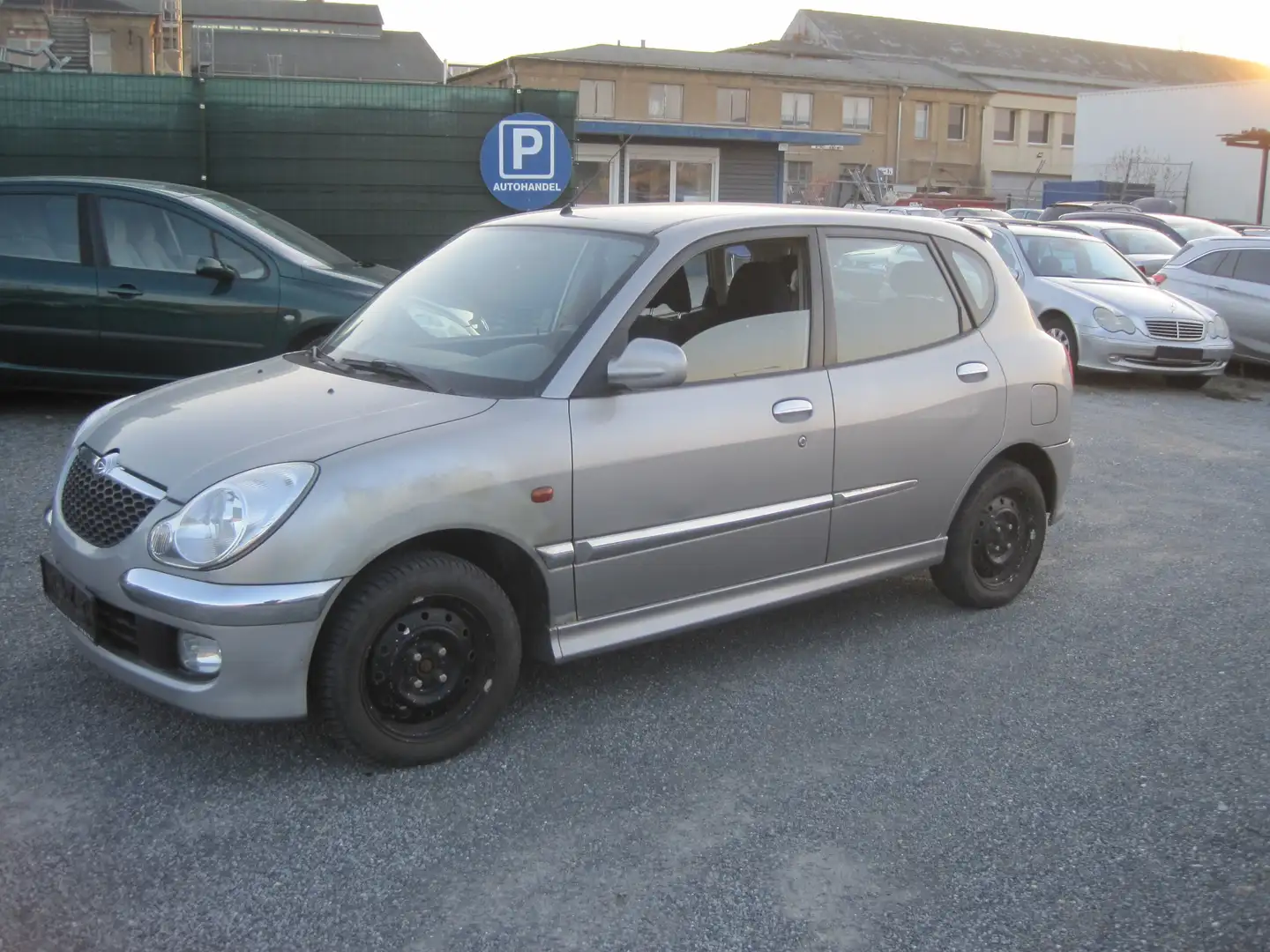 Daihatsu Sirion 1.3 Top S Plateado - 1