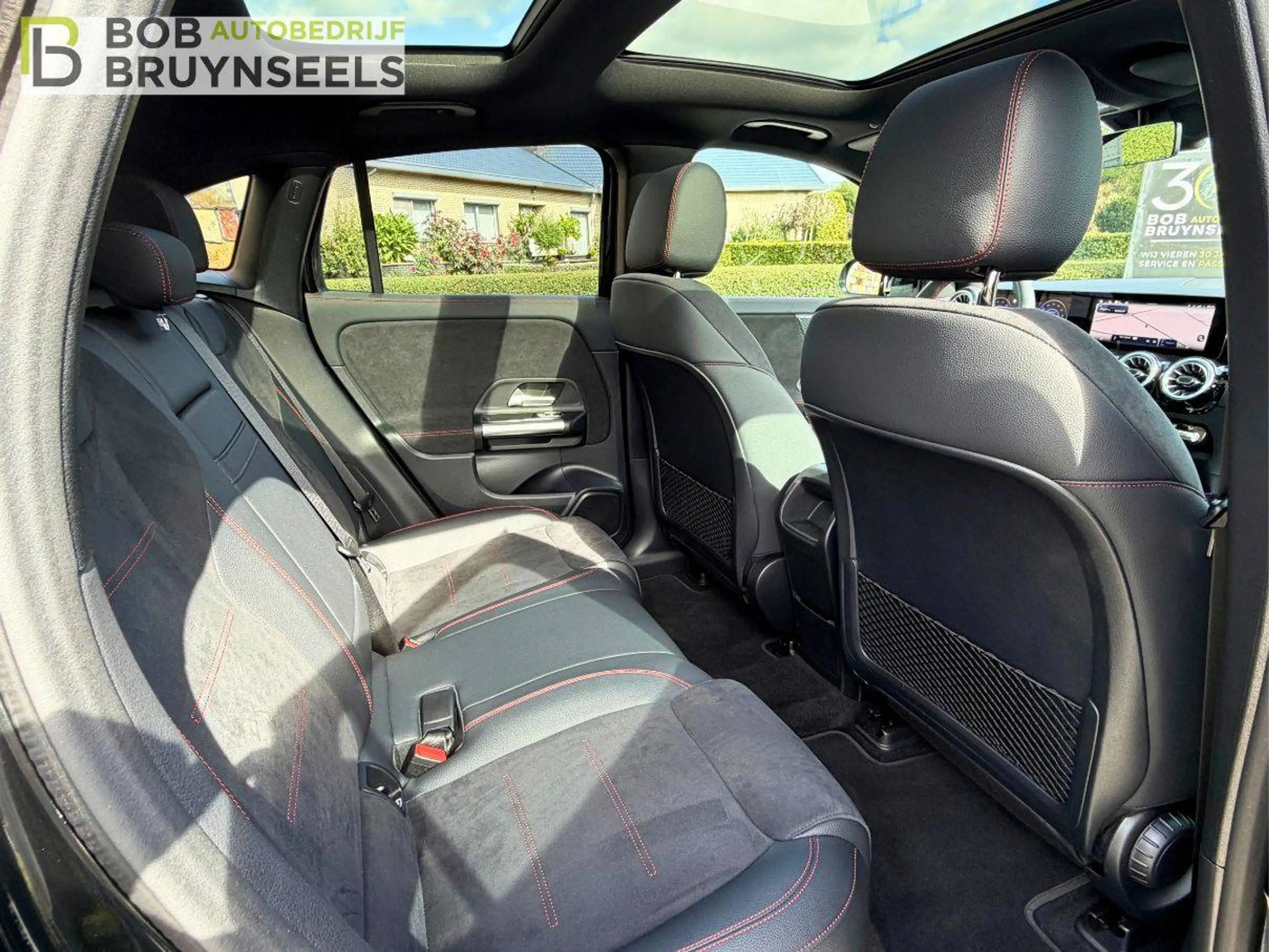 Mercedes-Benz EQA 250 Amg line | Nightpakket | Panoramadak | Winterpakket | Achteruitrijcamera — photo 11