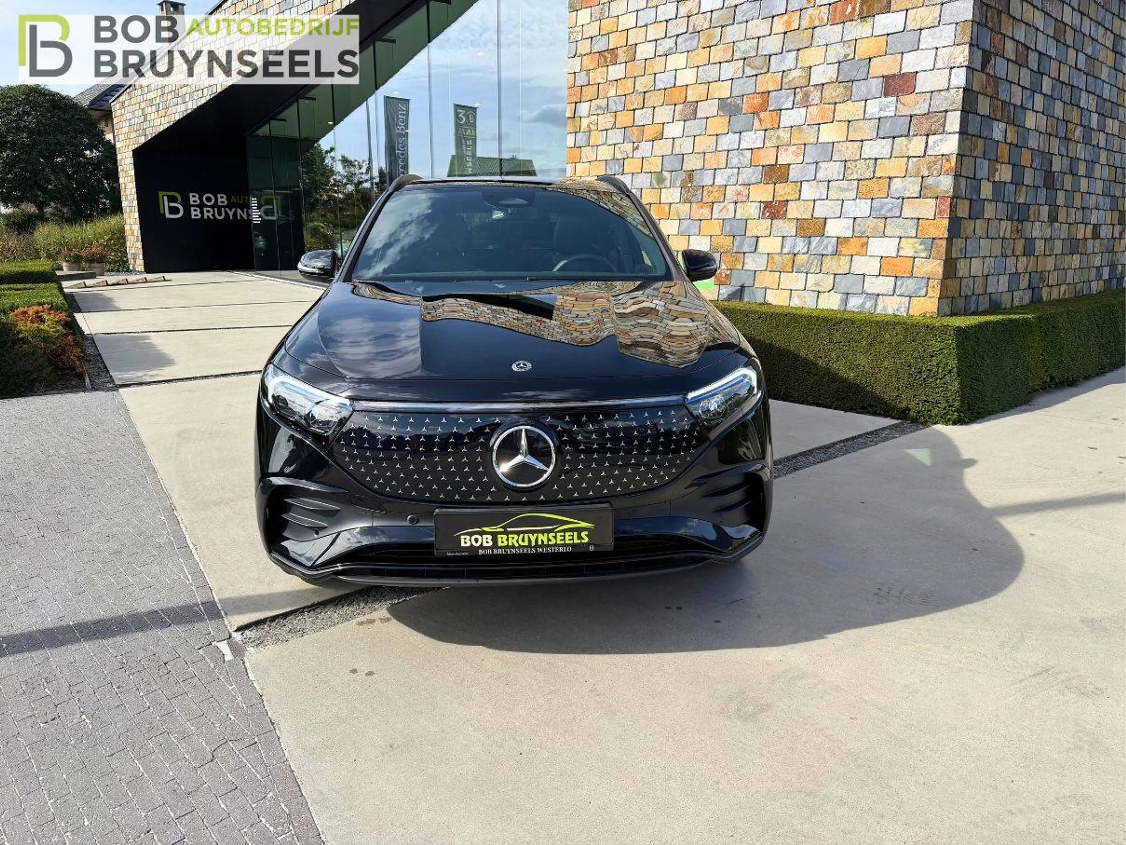 Mercedes-Benz EQA 250 Amg line | Nightpakket | Panoramadak | Winterpakket | Achteruitrijcamera — photo 4