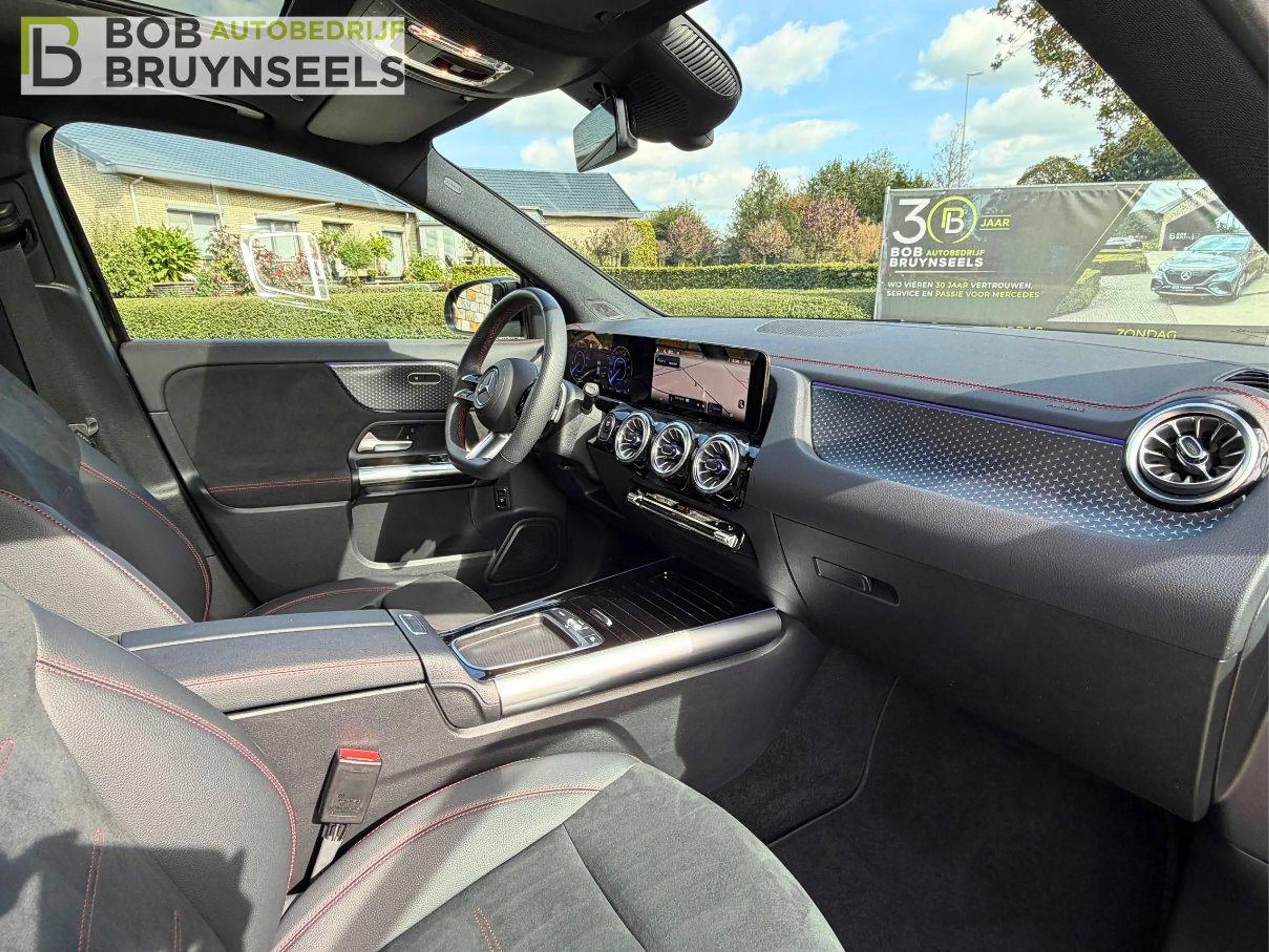 Mercedes-Benz EQA 250 Amg line | Nightpakket | Panoramadak | Winterpakket | Achteruitrijcamera — photo 10