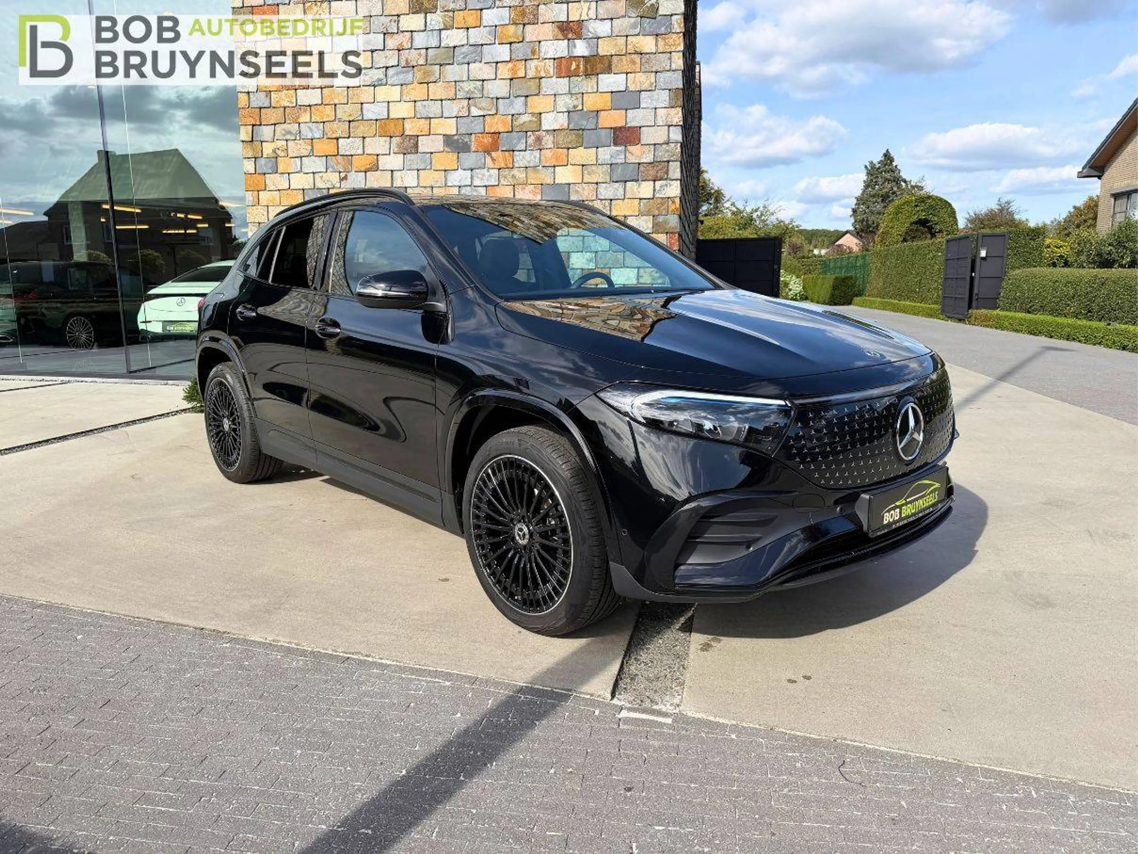 Mercedes-Benz EQA 250 Amg line | Nightpakket | Panoramadak | Winterpakket | Achteruitrijcamera — photo 3