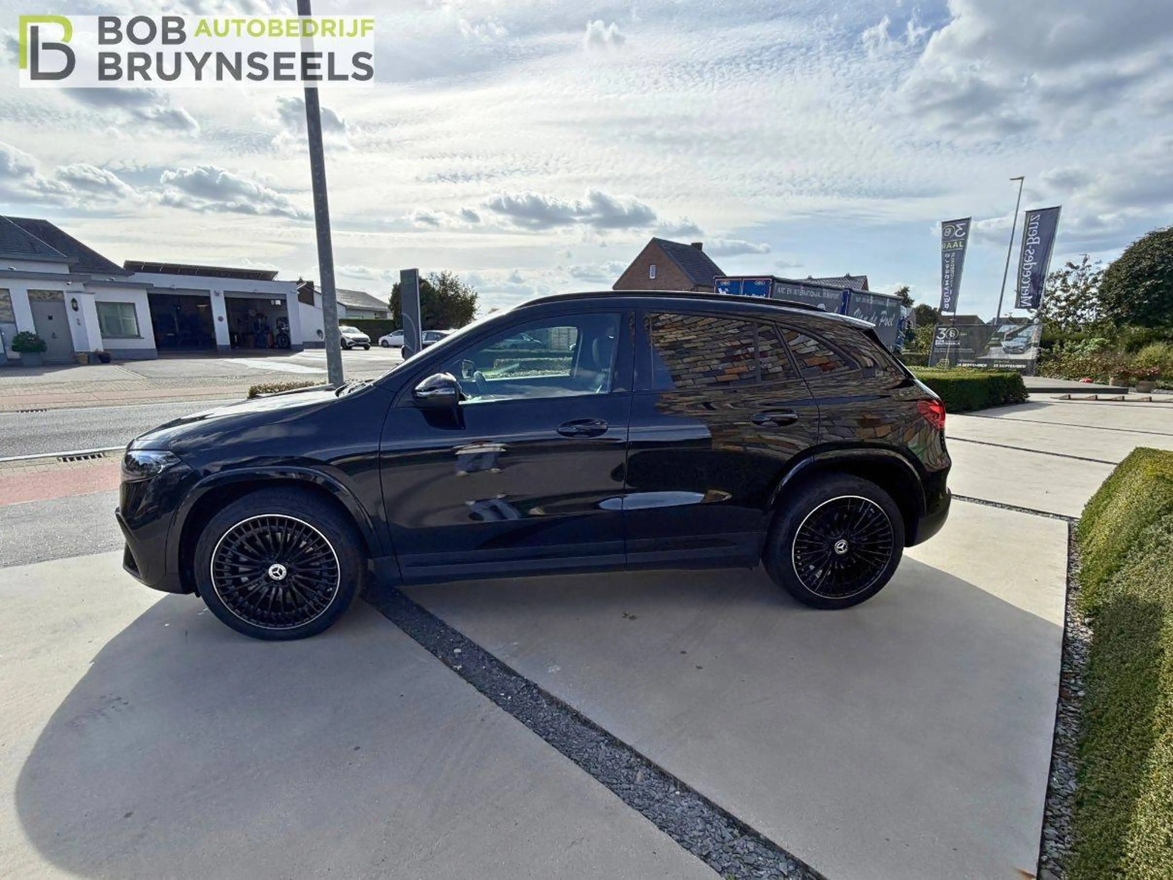 Mercedes-Benz EQA 250 Amg line | Nightpakket | Panoramadak | Winterpakket | Achteruitrijcamera — photo 2