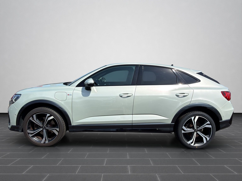 Audi Q3 S line 45 TFSI e S tronic NAVI 360° — photo 7