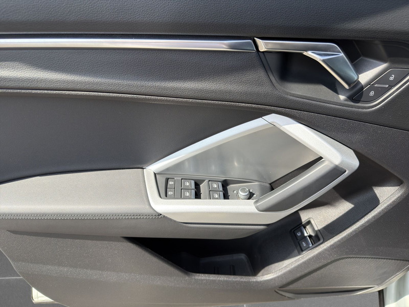 Audi Q3 S line 45 TFSI e S tronic NAVI 360° — photo 13