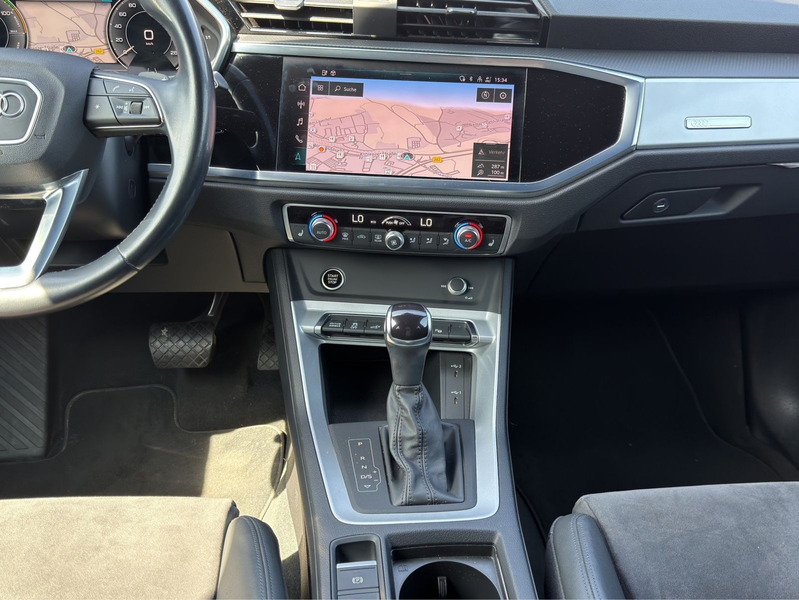 Audi Q3 S line 45 TFSI e S tronic NAVI 360° — photo 11