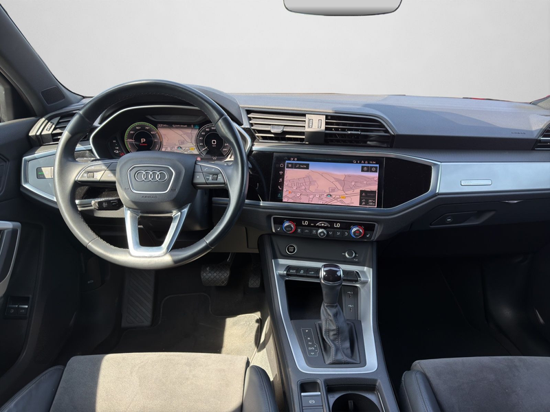 Audi Q3 S line 45 TFSI e S tronic NAVI 360° — photo 3