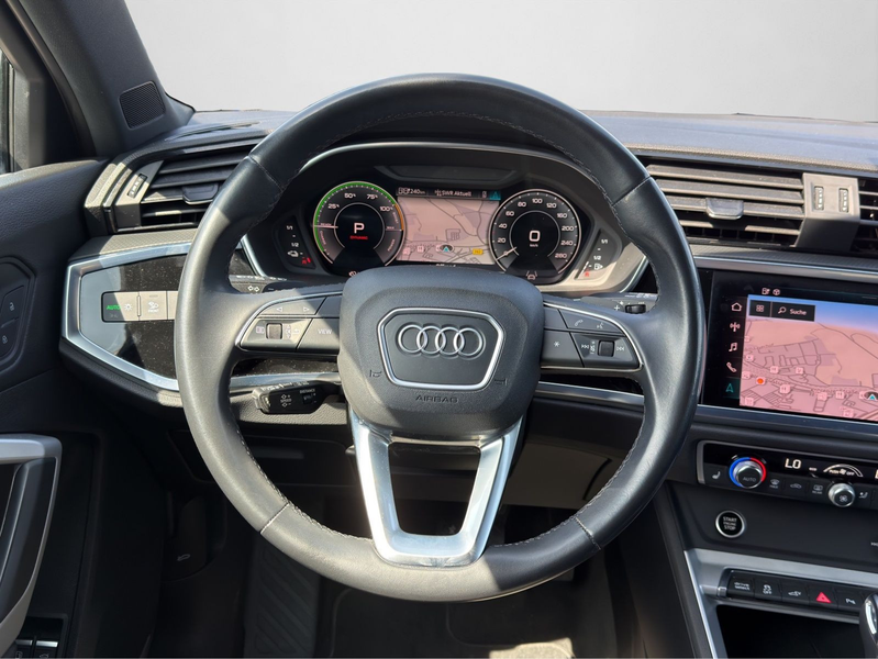 Audi Q3 S line 45 TFSI e S tronic NAVI 360° — photo 9