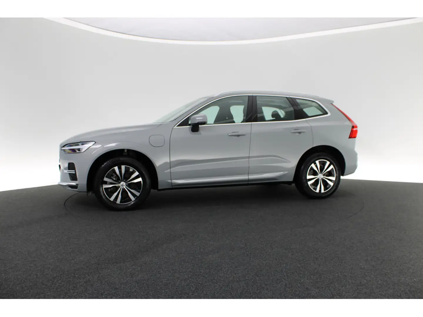 Volvo XC60 T6 Recharge Core AWD STANDHZ LED PANO Grau - 2
