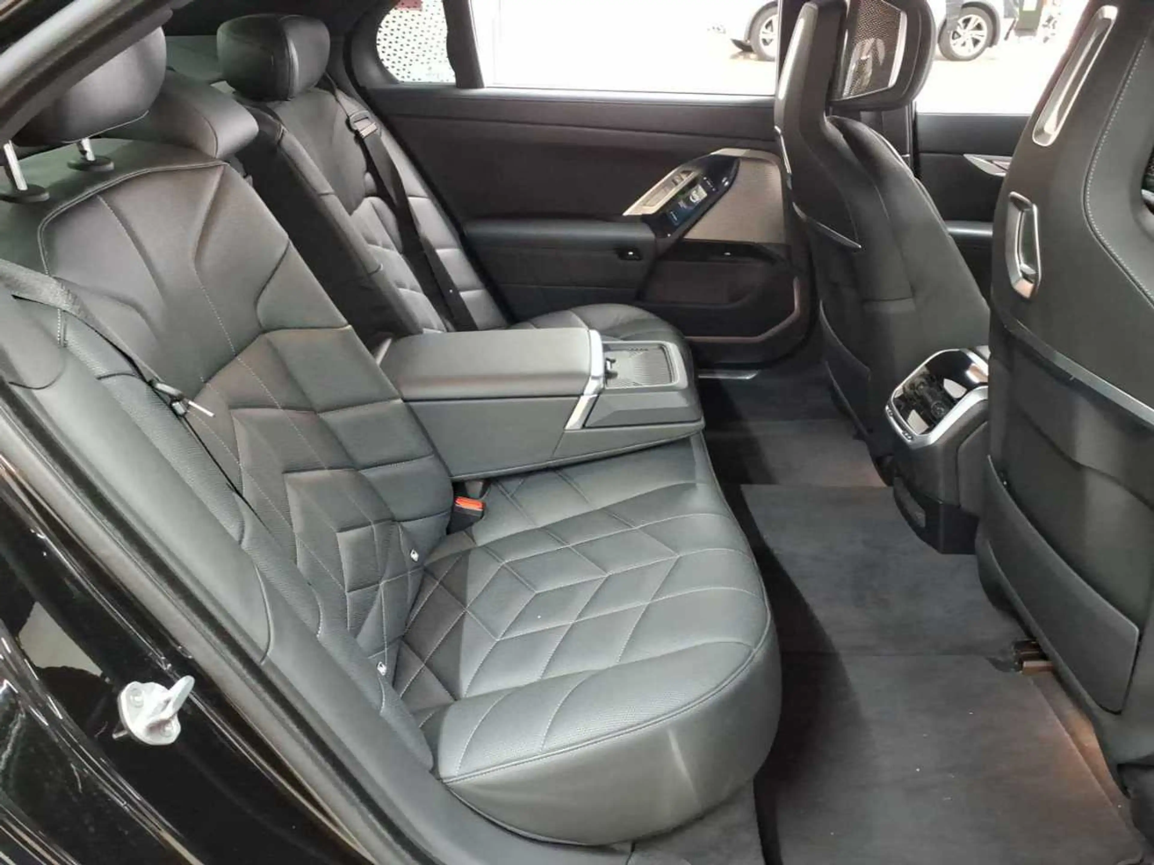 BMW i7 i7 xDrive60 M Sport Pro AHK Sky Lounge — photo 14