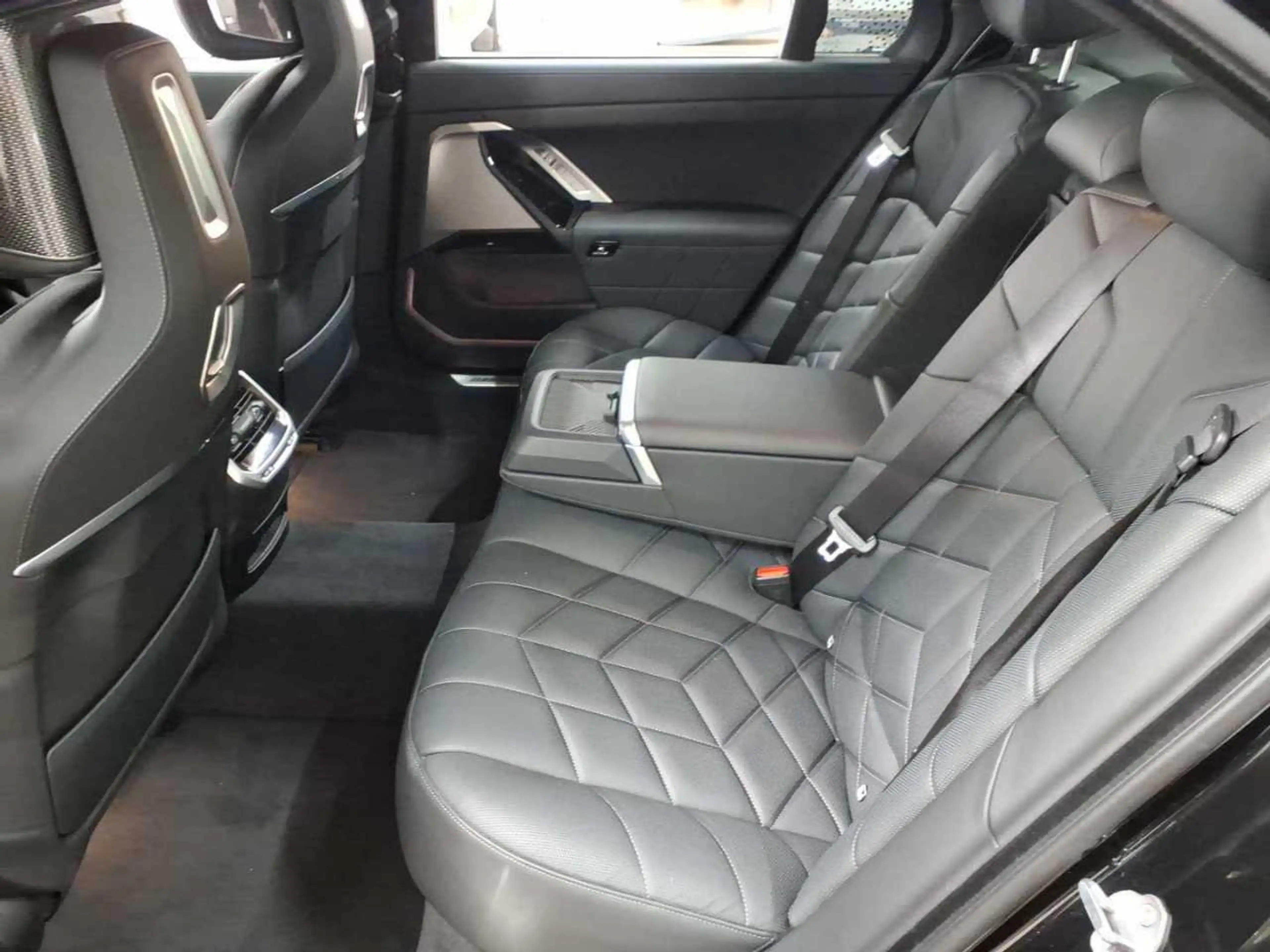 BMW i7 i7 xDrive60 M Sport Pro AHK Sky Lounge — photo 13