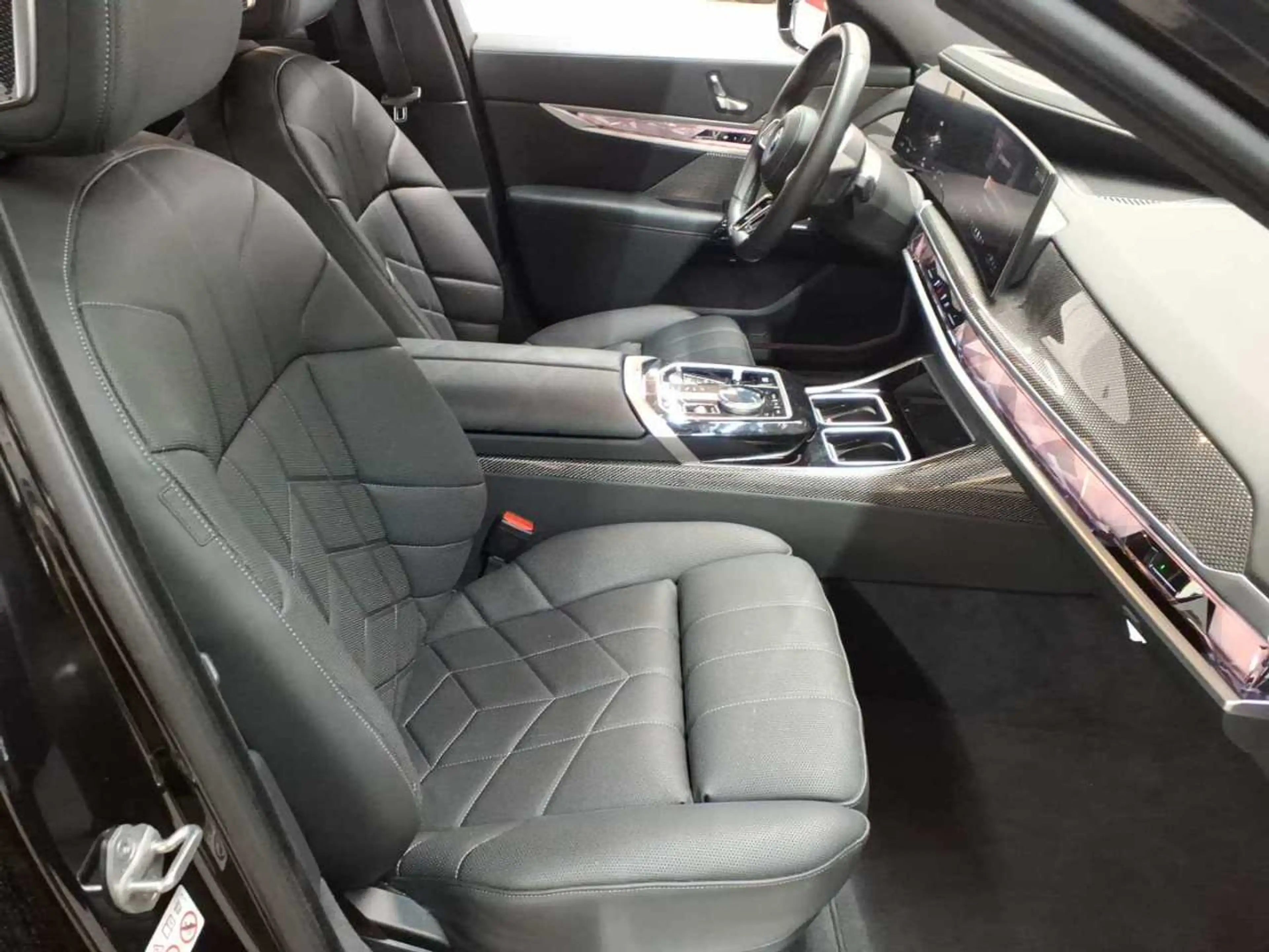 BMW i7 i7 xDrive60 M Sport Pro AHK Sky Lounge — photo 8