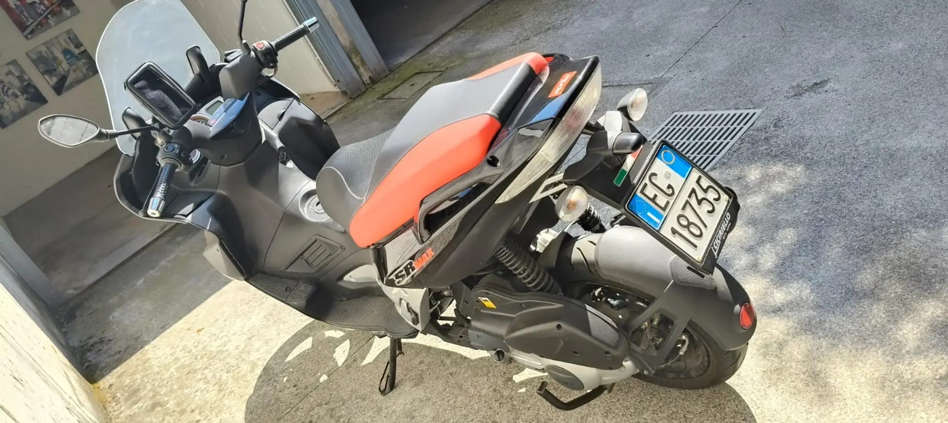 Aprilia SR Max 300 - 1