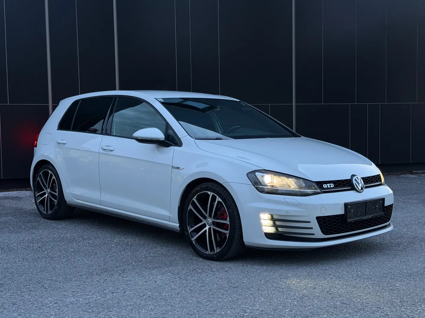 Volkswagen Golf GTD Golf GTD 2,0 TDI GTD*Xenon*R-Kamera* Weiß - 1