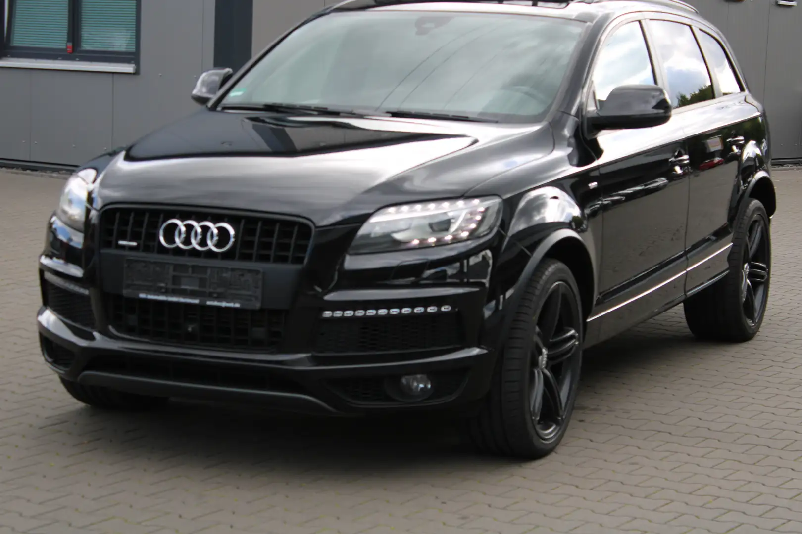 Audi Q7 4.2 TDI quattro S-Line Panorama/AHK/7Sitzer/Leder Schwarz - 1