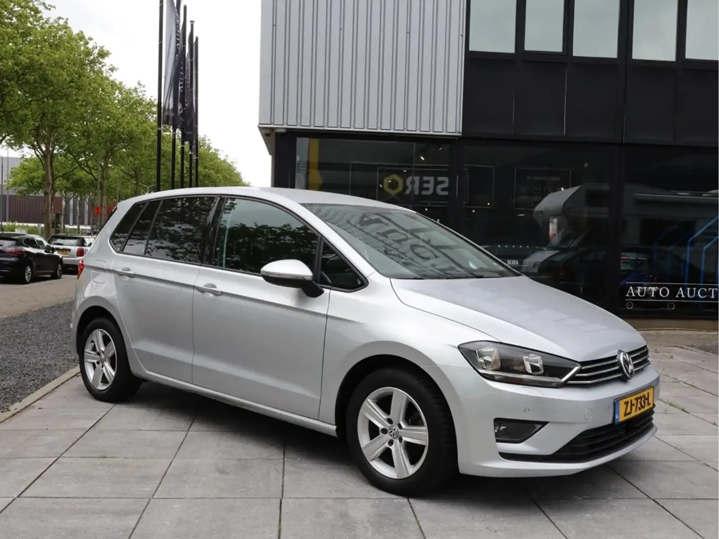 Volkswagen Golf Sportsvan Golf Sportsvan 1.2 TSI Highline Zilver - 2