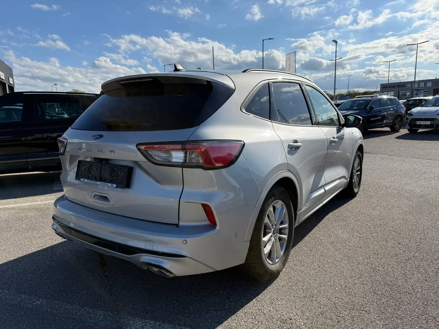 Ford Kuga 1,5 EcoBlue ST-Line Aut. Grau - 2