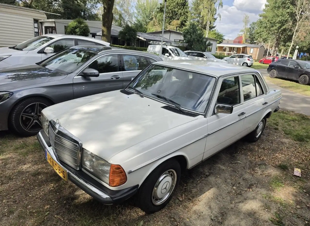 Mercedes-Benz E 230 W123, foto 4