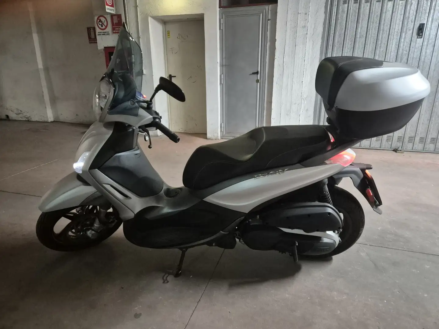 Piaggio Beverly 350 Gri - 1