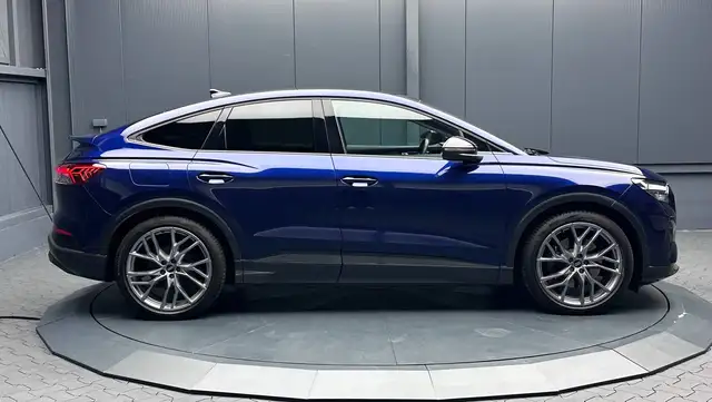 Audi Q4 e-tron view 6