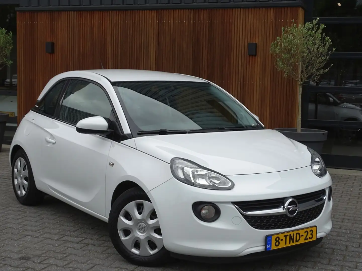 Opel Adam 1.2 69PK / *NAP* / 2014 / LED / Wit - 2