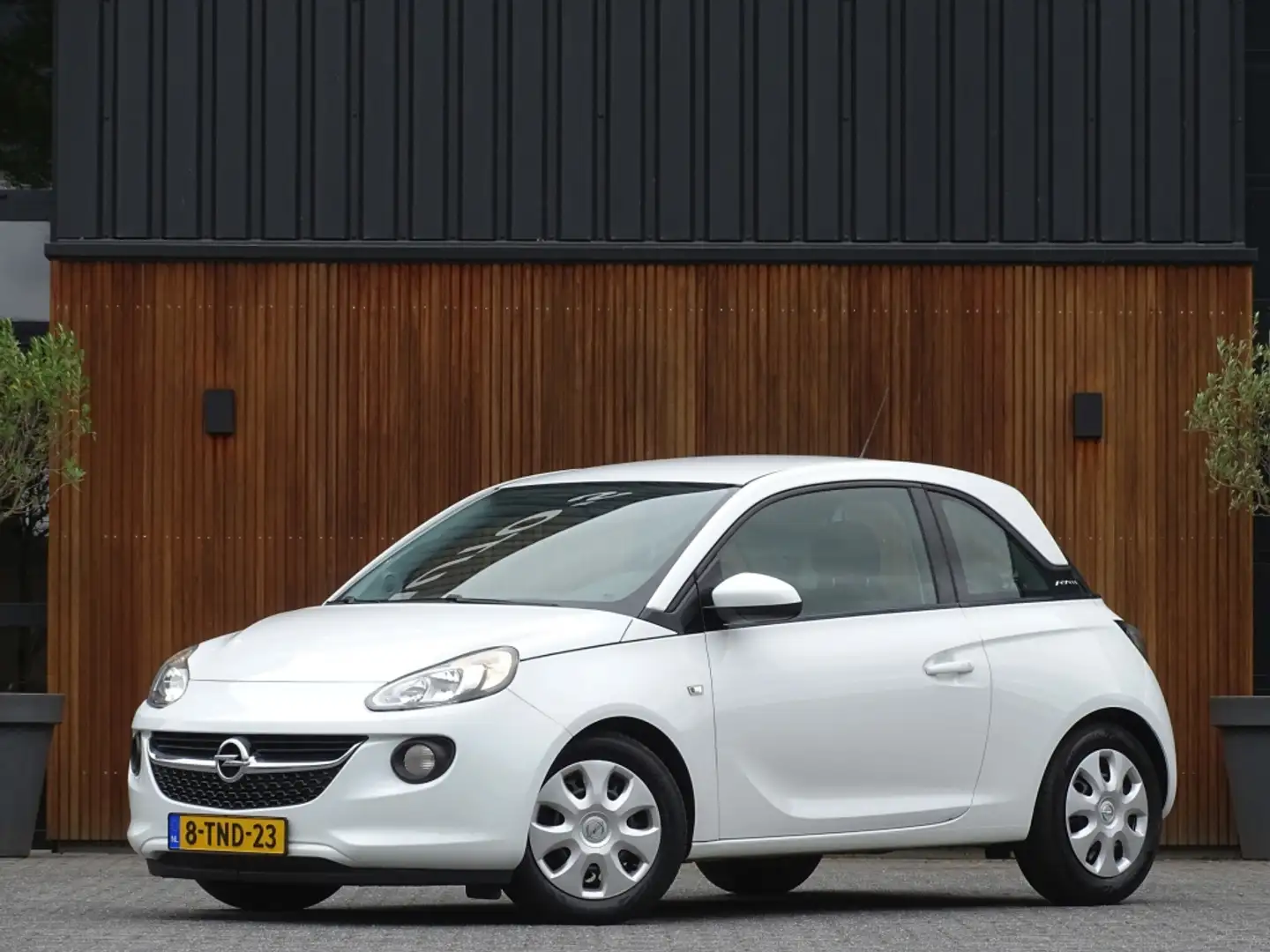Opel Adam 1.2 69PK / *NAP* / 2014 / LED / Wit - 1