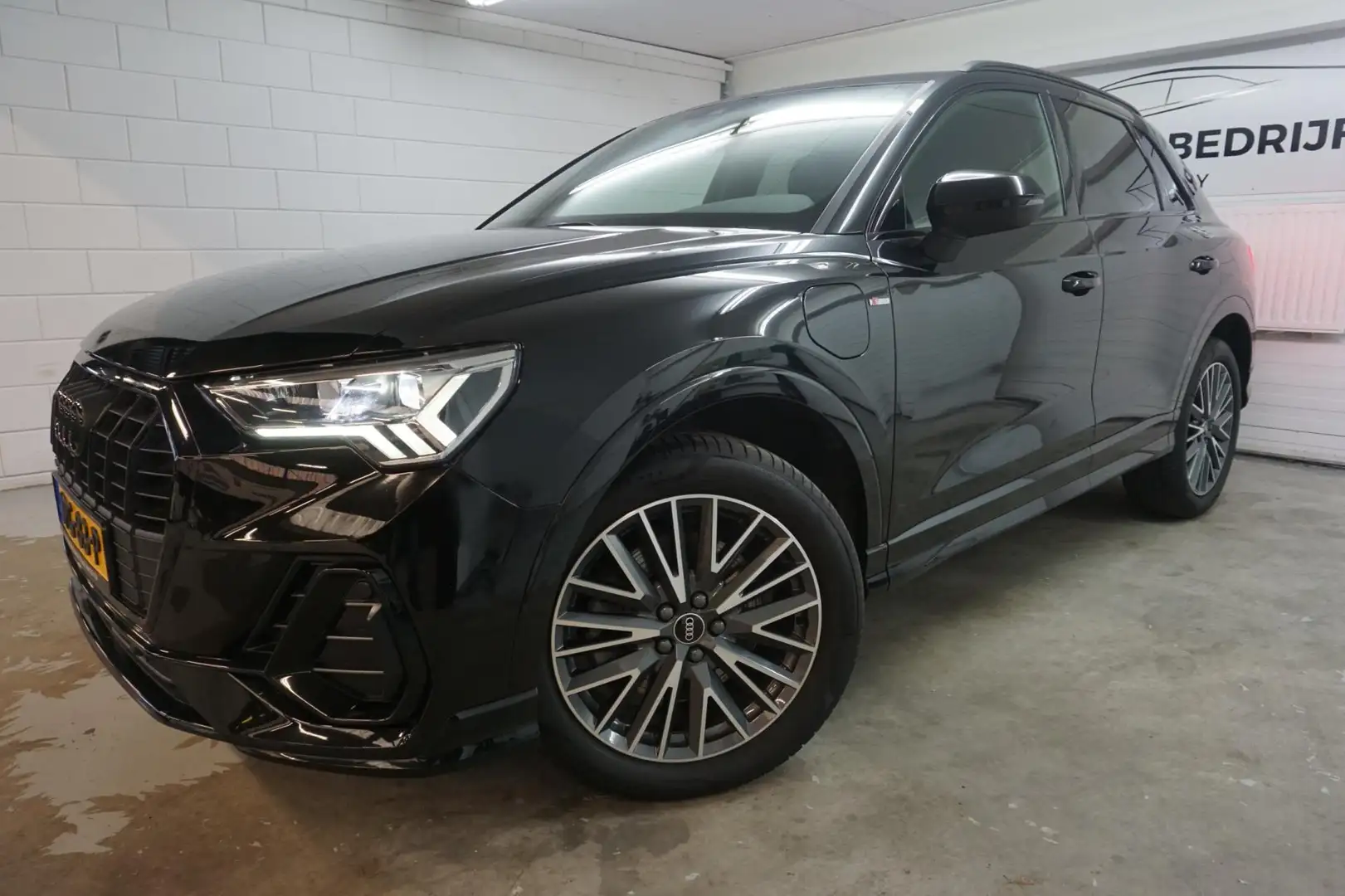 Audi Q3 45 TFSI e S edition 2X S-Line /DEALER ONDERHOUDEN Nero - 1