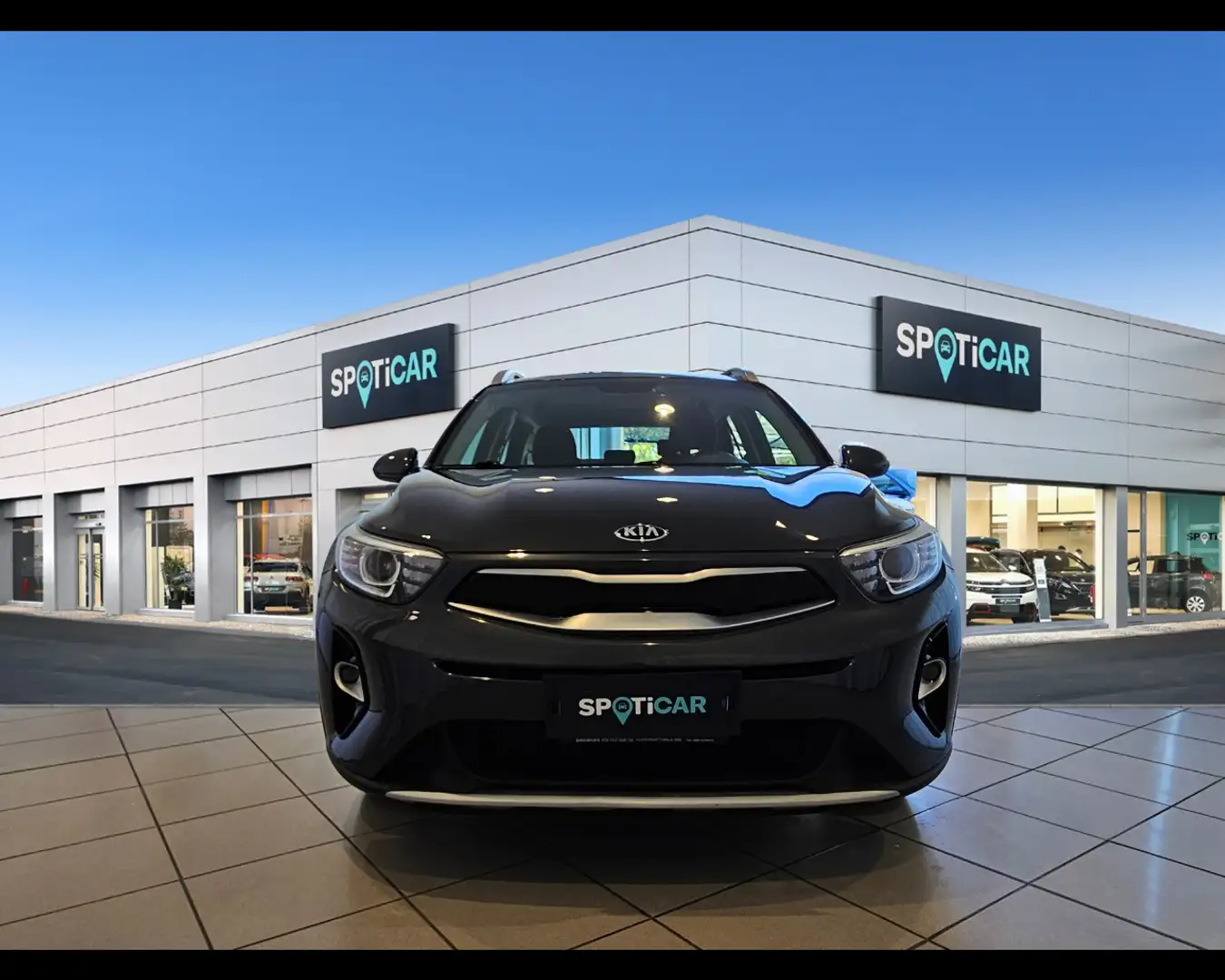 Kia Stonic 1.4 MPi Style Adas Pack Gris - 2