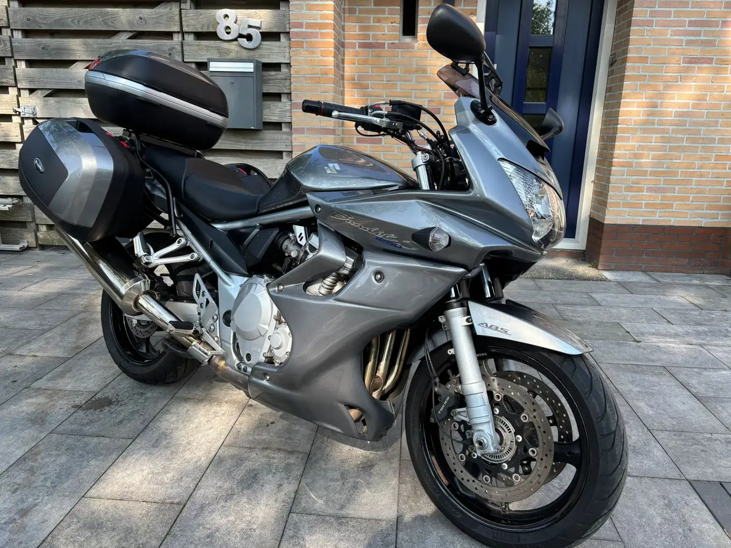 Suzuki Bandit 1250 Sport Touring srebrna - 1