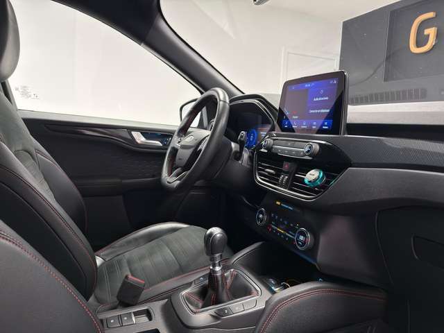 Ford Kuga — photo 12